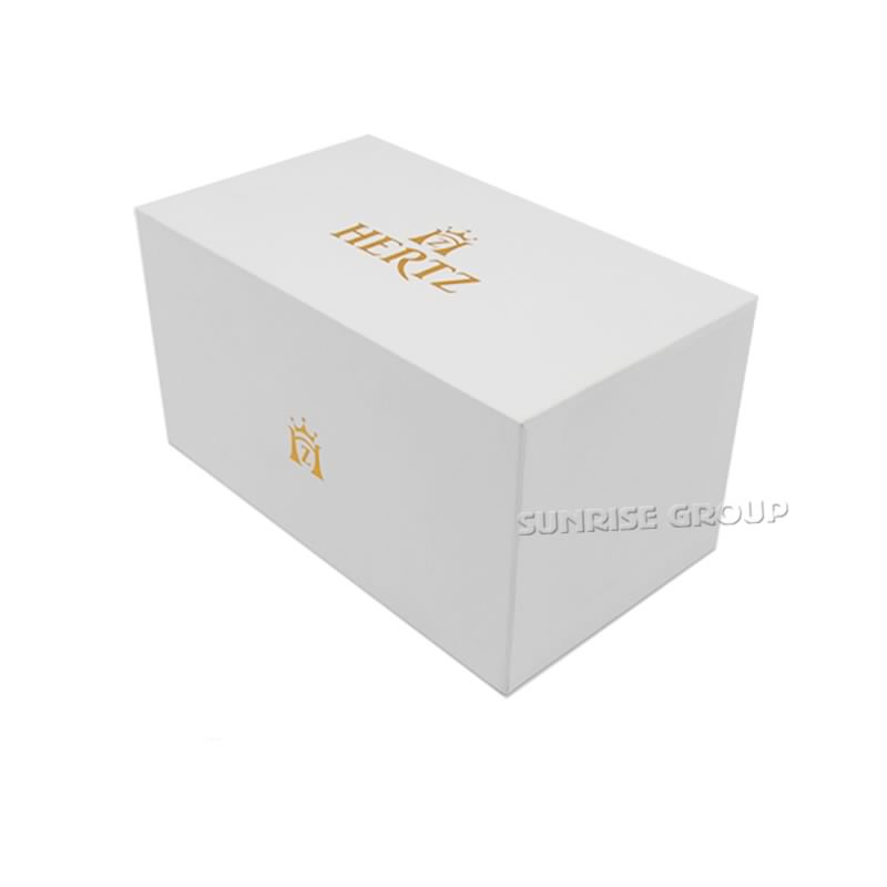 Luxus merev karton karton csomagolással, arany fólia logóval