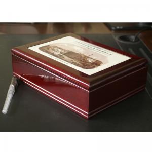 üvegezett csempézett doboz