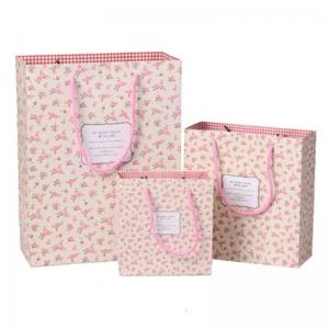 papírméretű, különböző méretű bevásárló táskák