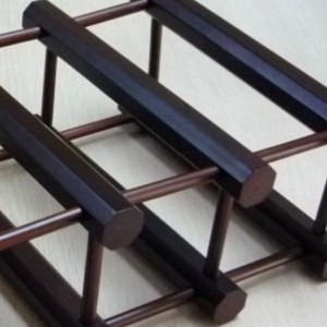 10 palack bortartó a mahagóniában