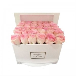 Kocka papírra nyomtatott arany fólia logó virág díszdobozban