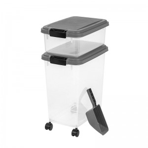 A nagy mennyiségű kutyaeledel-tartály továbbra is friss hordókon tárolható fedéllel