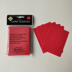 66x91 mm vastag vörös, szabványos méretű MTG / Pokemon játékkártya fedélzeti védőelemek