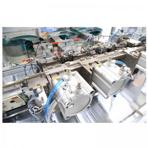 Automatikus betétes nyomóanyák gép