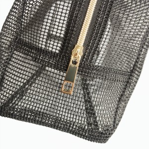 Gyári áron a nők hálótáskát alkotnak