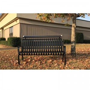 Uptown töltőpad napelemekkel mögött