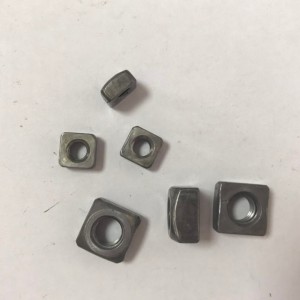 négyszögletes anya