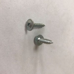 önfúró csavar éles pontja