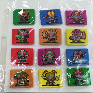 Kínai gyári ónozott gomb fém jelvény, színes logóval