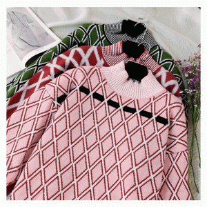 Félig nyakú, plusz méretű női kötött pulóver