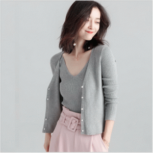 Női felszerelésű, kétrészes kardigán és mellény pulóver