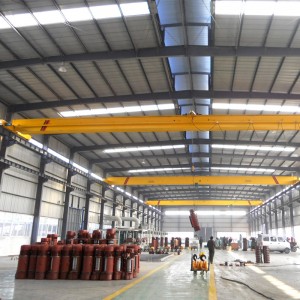 Alacsony belső magasságú, egy gerendás felső daru