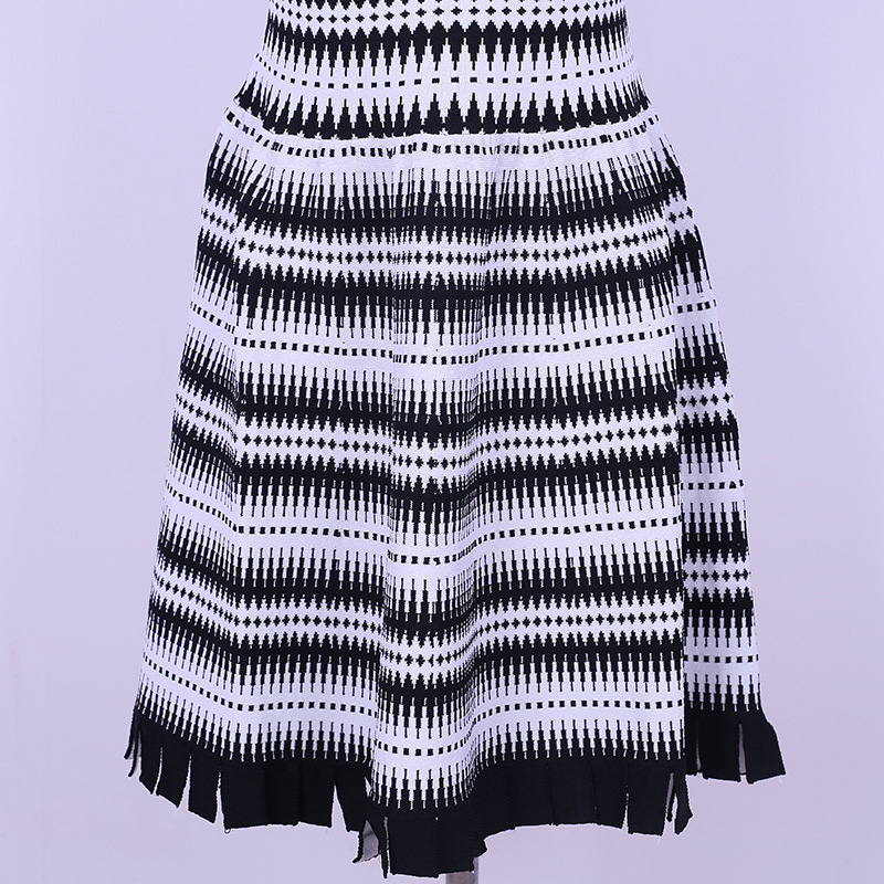 Testreszabott nyári fekete-fehér geometriai kialakítású női pulóver