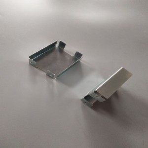 Lemezfém alkatrészek kék cinkkel