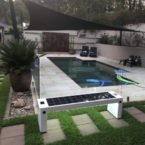 Forró eladó kültéri bútorok USB telefon töltő napelemes intelligens fém pad