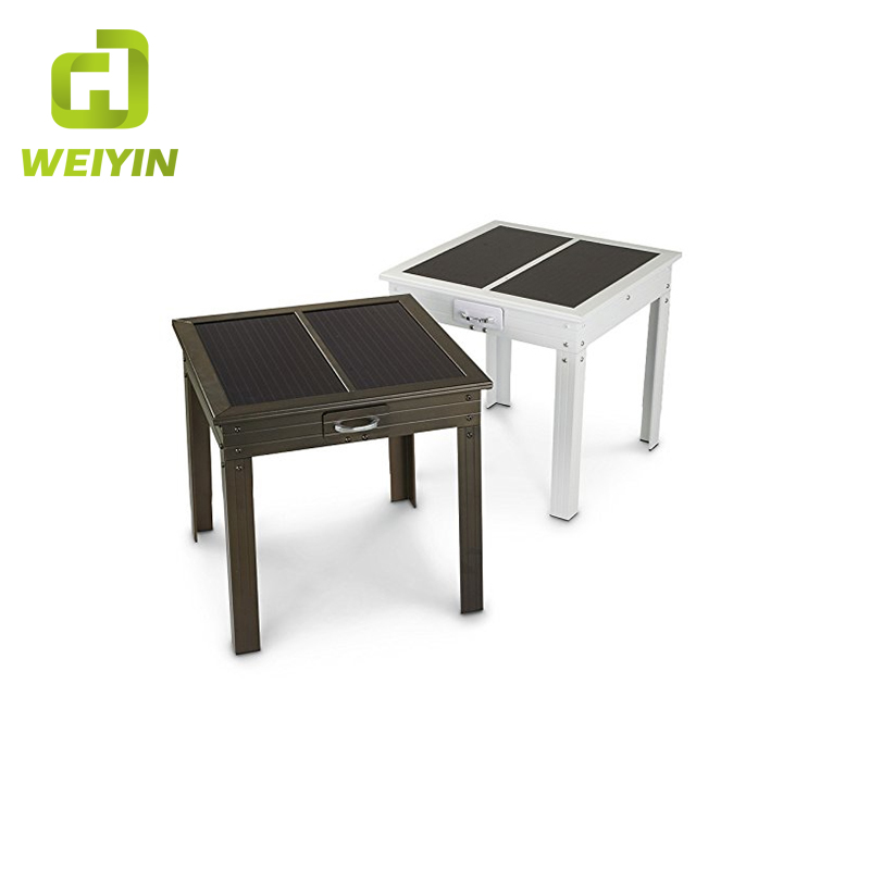Intelligens napelemes, négyzet alakú asztal mobiltelefon-töltővel