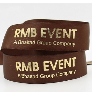 testreszabott színes logó nyomtatás dombornyomásos fóliával nyomtatott fekete szatén szalaggal