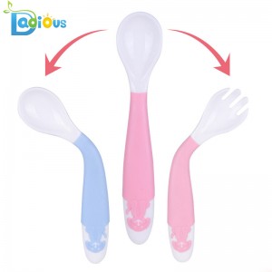 Új érkezés Baby Learning Spoon és Fork BPA szabad műanyag kisgyermekes edények Bendable Soft Perfect Self Feeding Baby Spoons