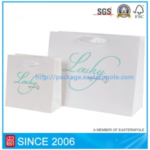 Újrahasznosított anyag papírzacskó ruházathoz