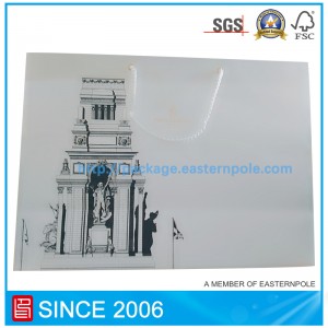 Fehér kraft papírzacskó ruházathoz