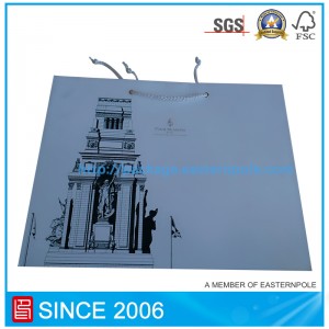 Fehér kraft papírzacskó ruházathoz