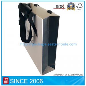 Elegáns ajándék papírzacskó egyedi tervezéssel