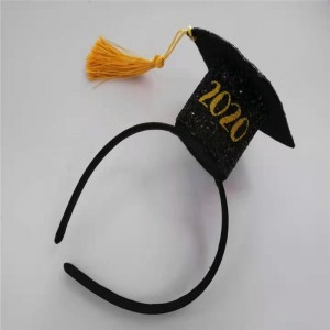 Fekete-fehér érettségi kalap csillogó bojtos bulival