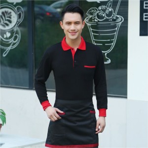 Hosszú ujjú munkaruha zsebében