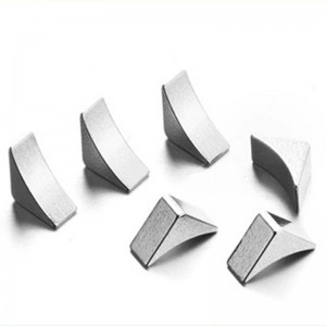 Magneti permanents alternatívára