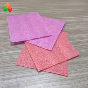 Bővített polietilén lágy, fekete-fehér, epe csomagolóhab lap, gépi / elektronikai szállítás elleni védőcsomagoláshoz