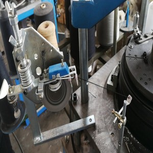 Új feltétellel készült egyszemélyes térdsapkás kötőgép