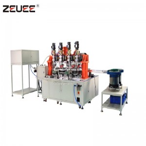 Ablak- és ajtótartozékok espagnollette csavarral felszerelt automatikus szerelvényei