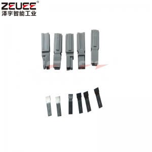 Műanyag termékek alkatrészeinek automatikus beillesztése