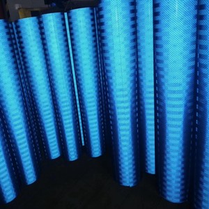 fényvisszaverő biztonsági szalag a lépcsőn