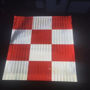 fényvisszaverő biztonsági szalag a lépcsőn