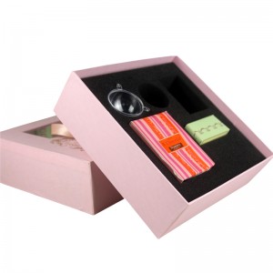 Az Elegance Tote Box teljes ajándékteát jelenít meg kézzel díszdobozban