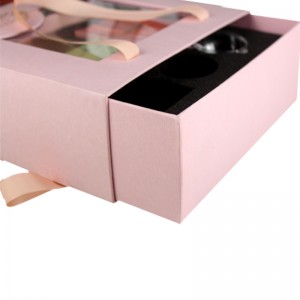 Az Elegance Tote Box teljes ajándékteát jelenít meg kézzel díszdobozban