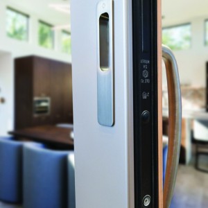 Emelő és tolóajtó