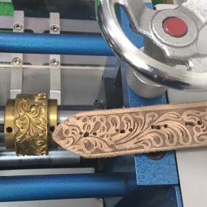 bőr övhengergörgő dombornyomásos gép