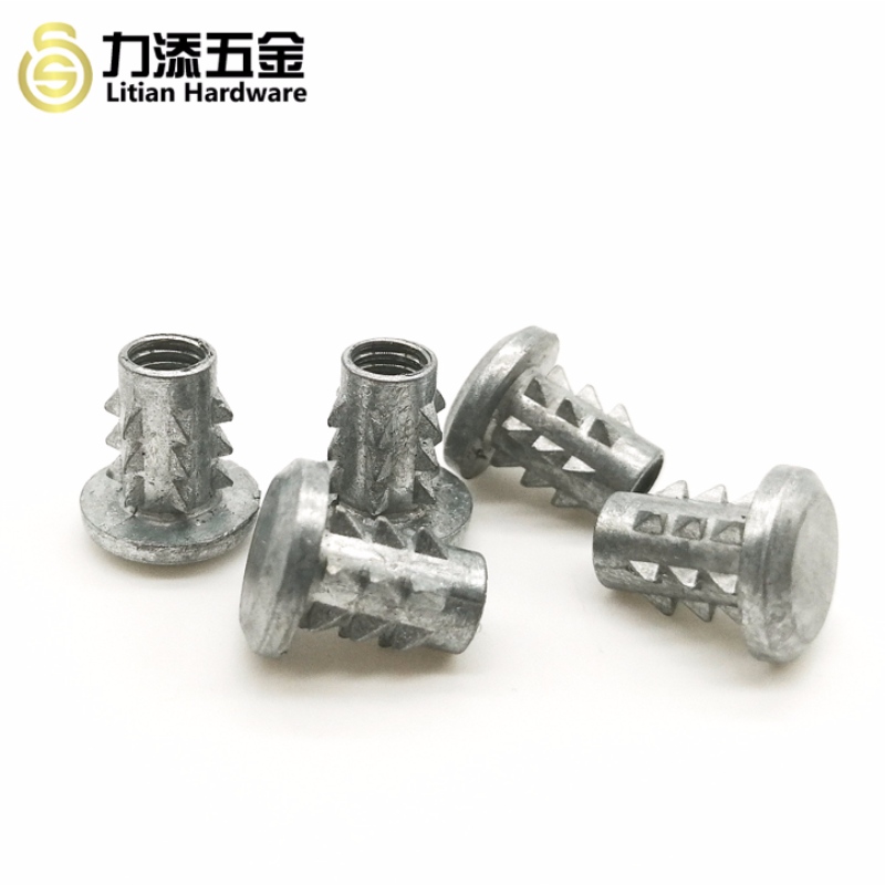 A természetes szín különböző méretűek, tüskés dió a bútorhoz