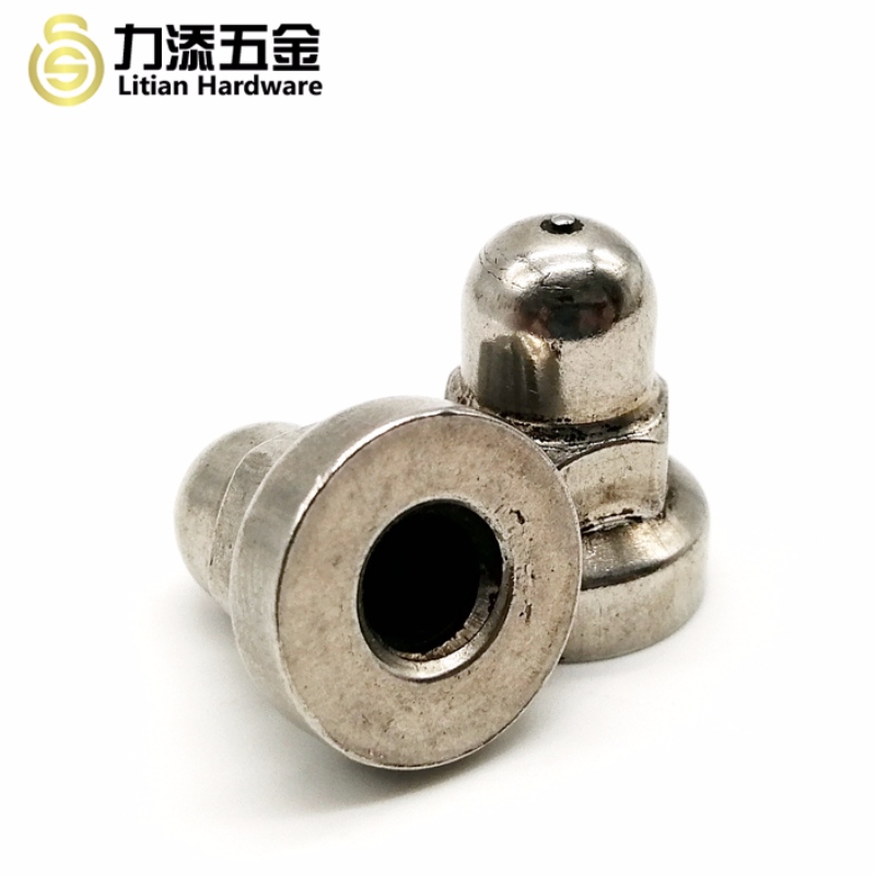 Nem szabványos rozsdamentes acélból készült hegesztősapkás csavar autóhoz