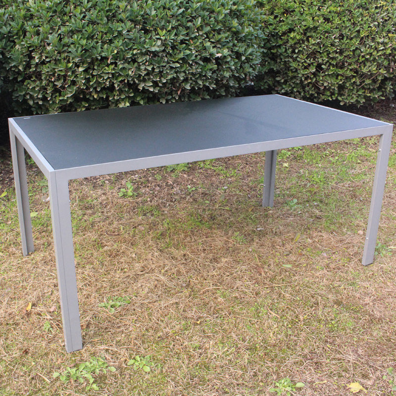 Alum téglalap alakú asztal