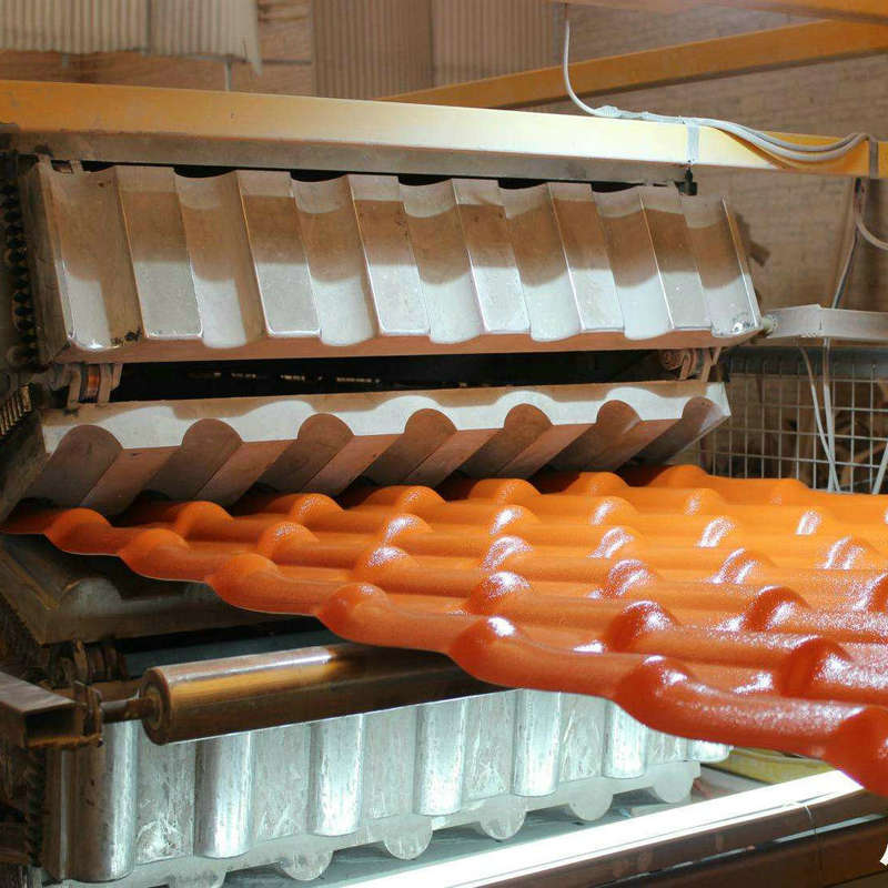 Versenypiaci ár alacsony költségként Pvc poliészter gyanta, könnyű szintetikus tetőcserép