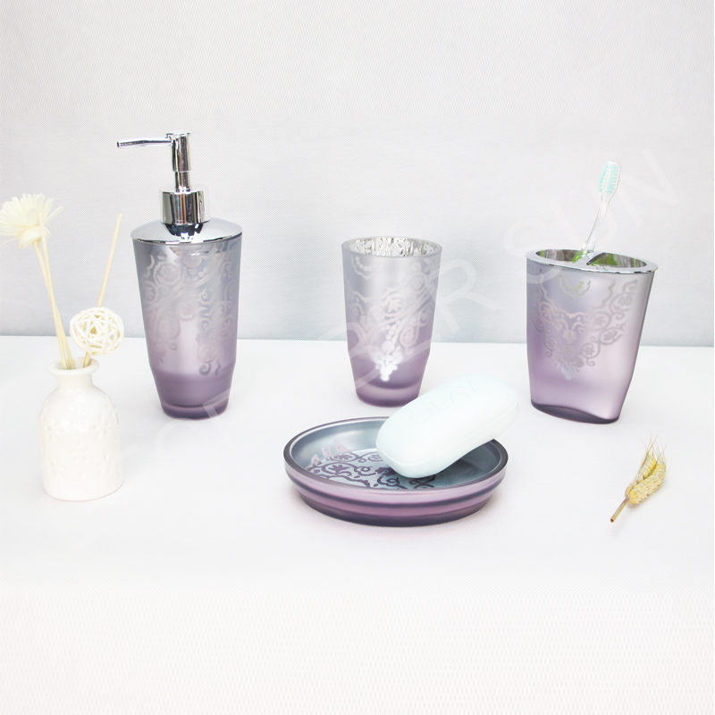 4 db üveg fürdőszobai kiegészítő készlet