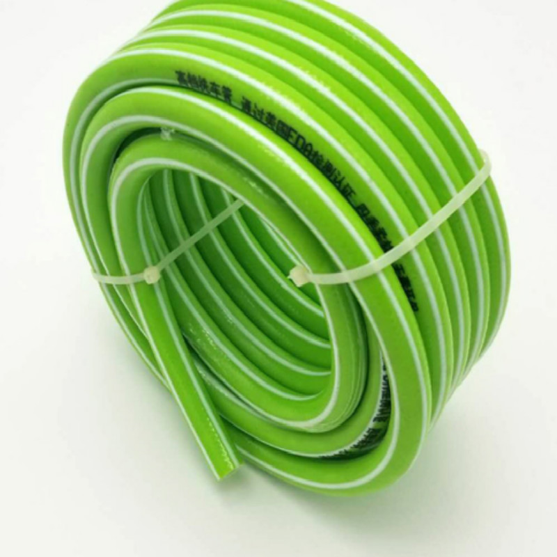 Színes, rugalmas szálból fonott, megerősített műanyag pvc kerti vízcső