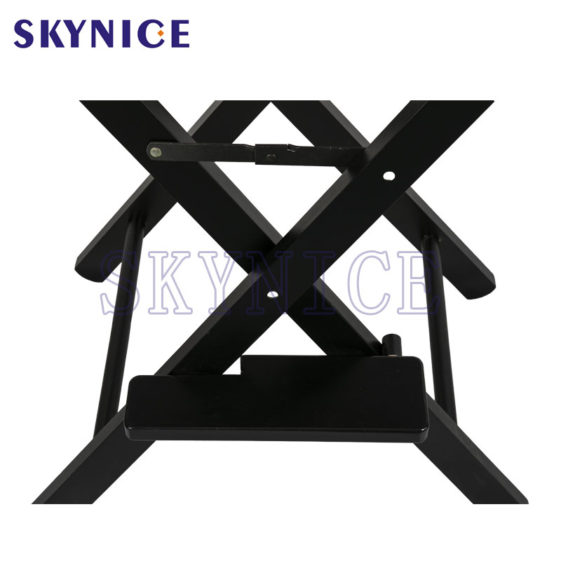 Bár tartós, fából készült, összecsukható, fekete rendező szék