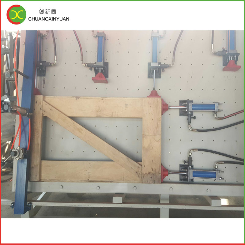 Fakeret összeszerelő gép