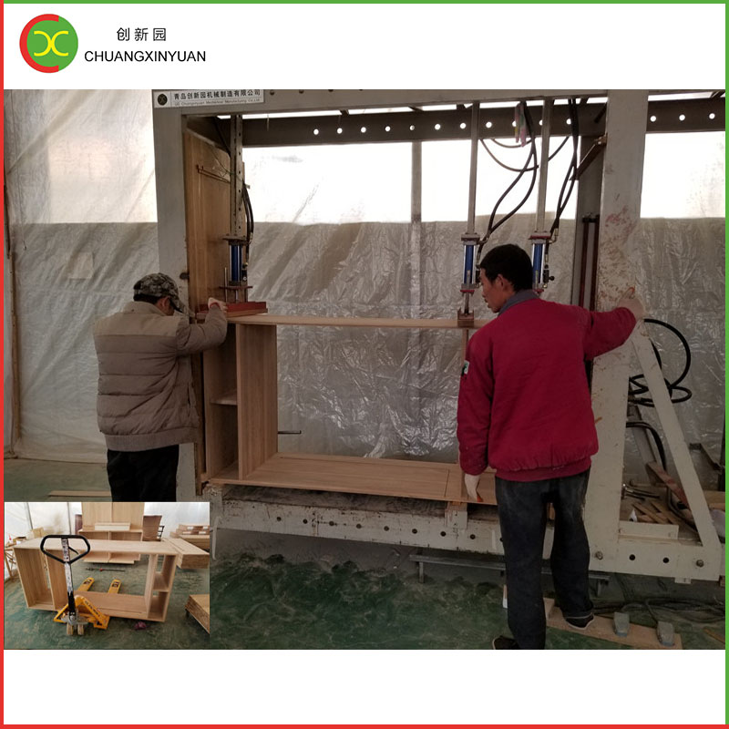 Háromdimenziós keret-összeszerelő gép