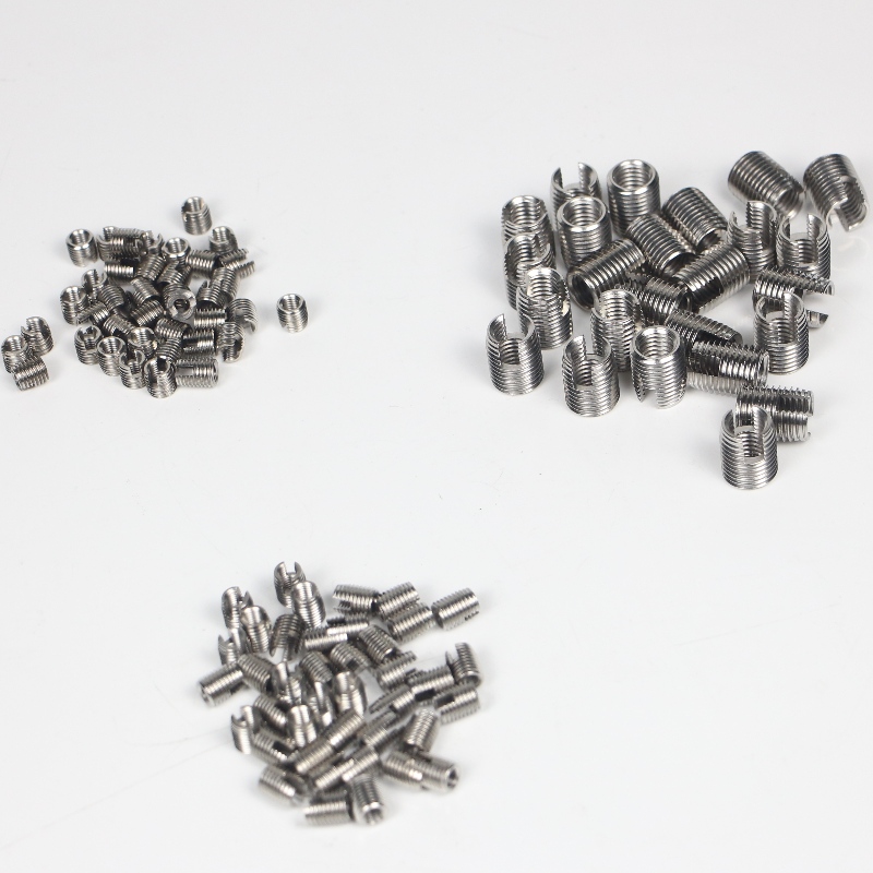 302 000 140,500 302 M14 * 2 * 18 * 1,5 * 24L önmetsző menetbetétek vágónyílással