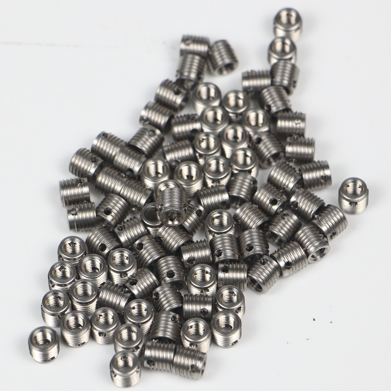 308 000 050.500 308 M5 * 0.8 * 8 * 1 * 10L önmetsző menetbetétek 3 lyukkal maró nélkül 500K készlet